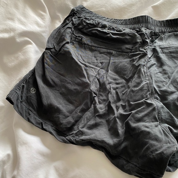 Lululemon Shorts - Size 8 - Picture 10 of 13